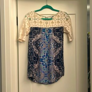 Anthropologie Akemi + Kin blue and white top - small